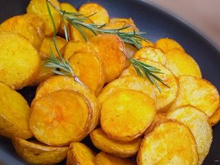 Garlic roasted potatoes