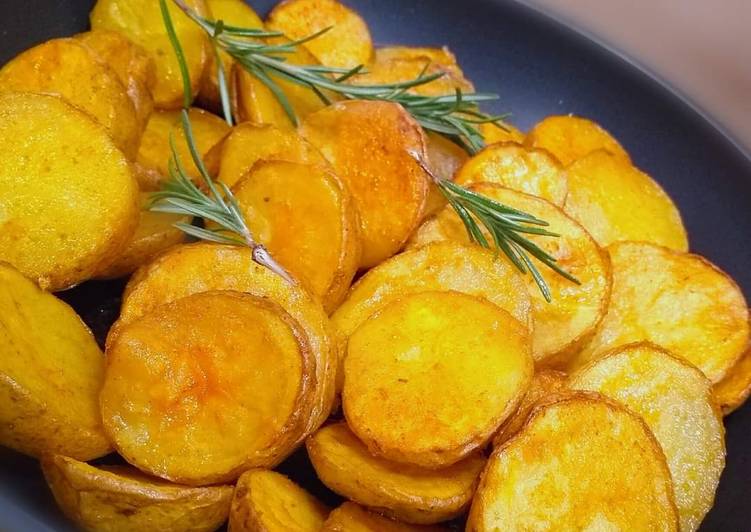 Recipe of Award-winning Garlic roasted potatoes