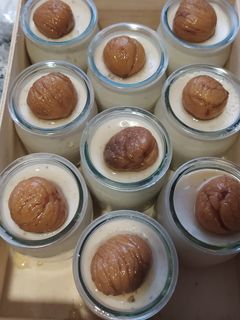 Una foto de Vasitos de tarta de queso con castañas de El Bierzo en almíbar