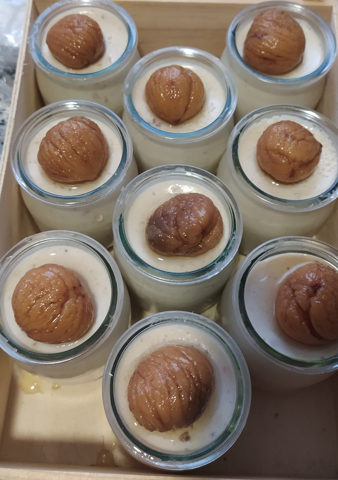 Una foto de Vasitos de tarta de queso con castañas de El Bierzo en almíbar