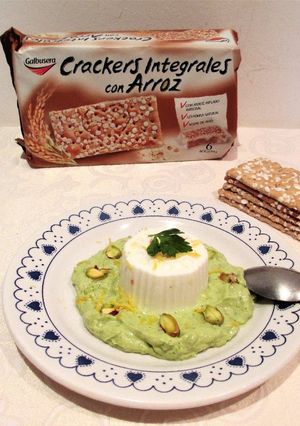 Foto principal de Queso de Burgos sobre puré veggie con crackers integrales de arroz