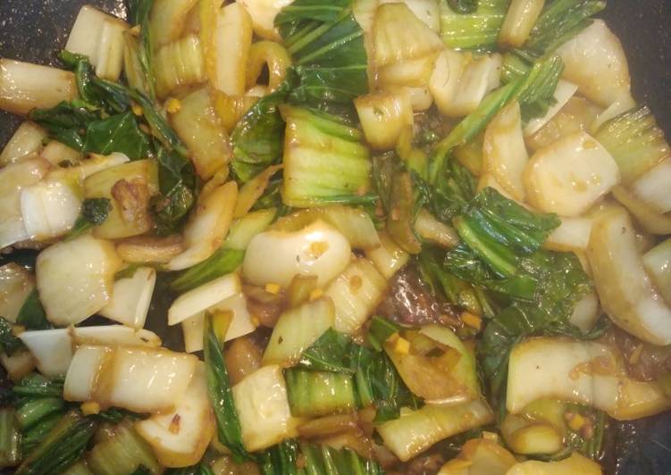 Voici la recette Chou pak choi sauté spécial