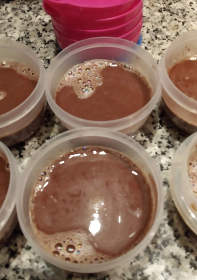 Una foto de Flan de chocolate con gelatina sin horno