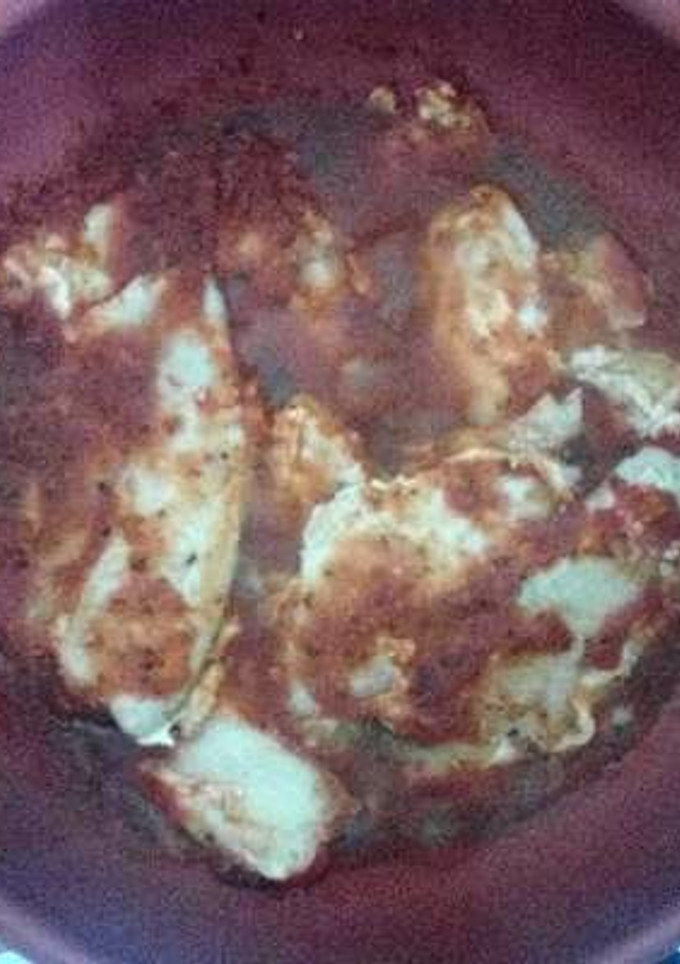 Una foto de Filete de pescado capeado en caldillo de jitomate