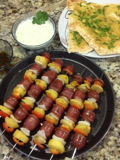 Una foto de Brochetas de chorizos ahumados al horno
