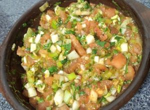 Una foto de Pebre a la Chilena con Tomate