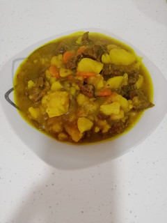 Una foto de Papas guisadas con carne