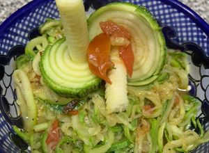 Una foto de Espaguetti de zucchini “calabacitas”