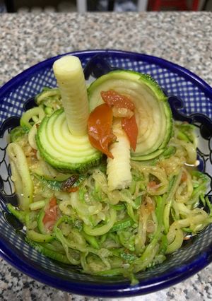 Una foto de Espaguetti de zucchini “calabacitas”