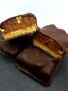 Una foto de Barritas de cacahuetes y anacardos (snickers veganos)