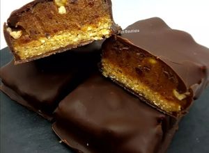 Foto principal de Barritas de cacahuetes y anacardos (snickers veganos)