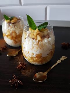 O poză a rețetei Orez cu lapte și mere caramelizate.
