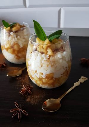 O poză a rețetei Orez cu lapte și mere caramelizate.