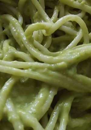 Una foto de Espagueti con nopales, hoja santa y ajonjolí para San Valentín