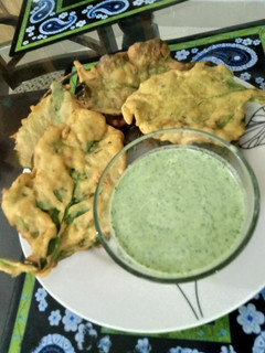 A picture of Palak ke Pakore.