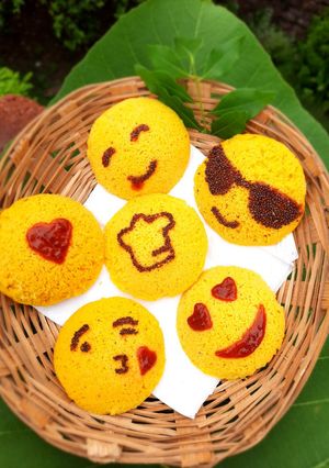 इडली खमण इमोजी (Idli khaman emoji recipe in Hindi) रेसिपी मुख्य फोटो
