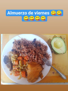 Una foto de Arroz con fideos, Cola-Cola y uvas pasas