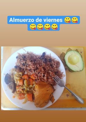 Una foto de Arroz con fideos, Cola-Cola y uvas pasas