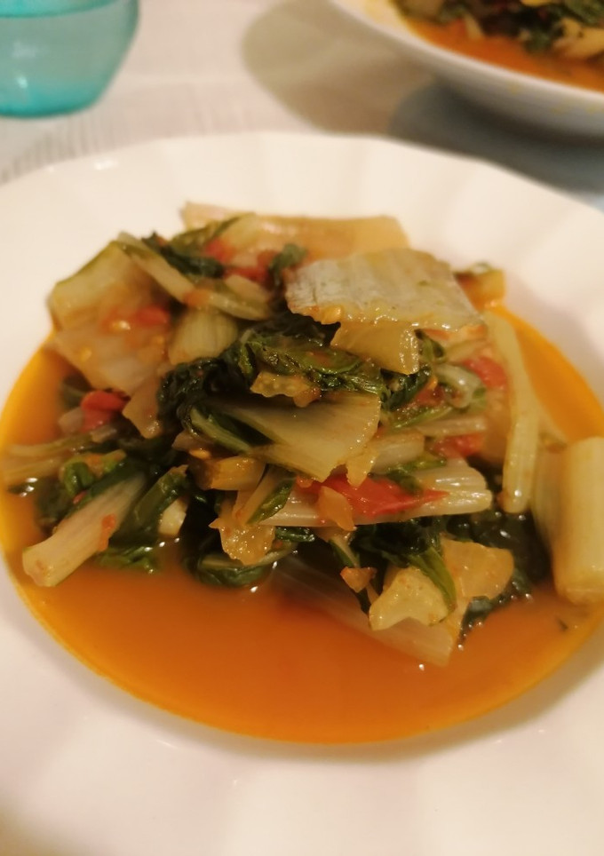Una foto de Acelgas con tomate y comino 💚🤩
