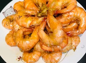 Hình của món Tôm rim tỏi mặn ngọt.