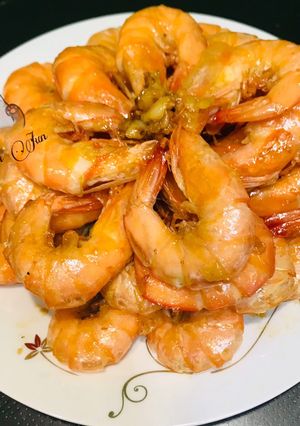 Hình của món Tôm rim tỏi mặn ngọt.