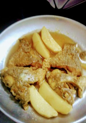 আলু দিয়ে তেলাপিয়া মাছের ঝোল(Alu diye telapiya machher jhol recipe in bengali) রেসিপির প্রধান ছবি