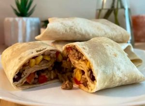 Zdjęcie przepisu Burrito z chilli con carne.