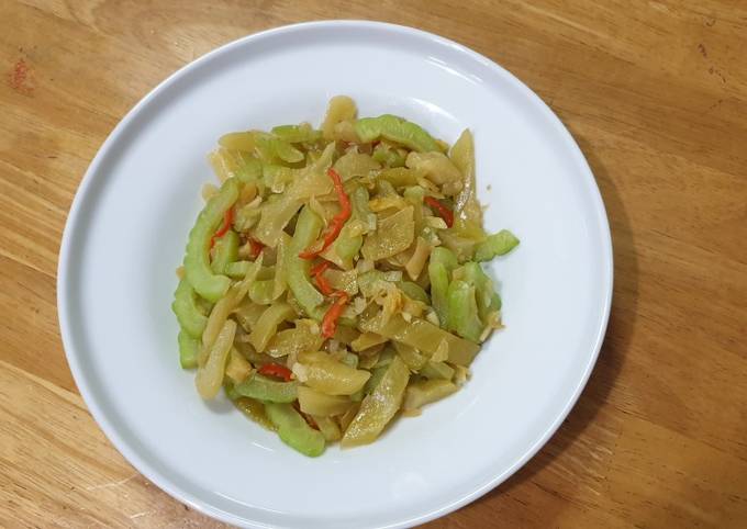 Easiest Way to Make Jamie Oliver Bitter Gourd with Pickles 咸菜苦瓜