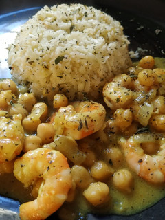 Una foto de Langostinos al curry con coliarroz
