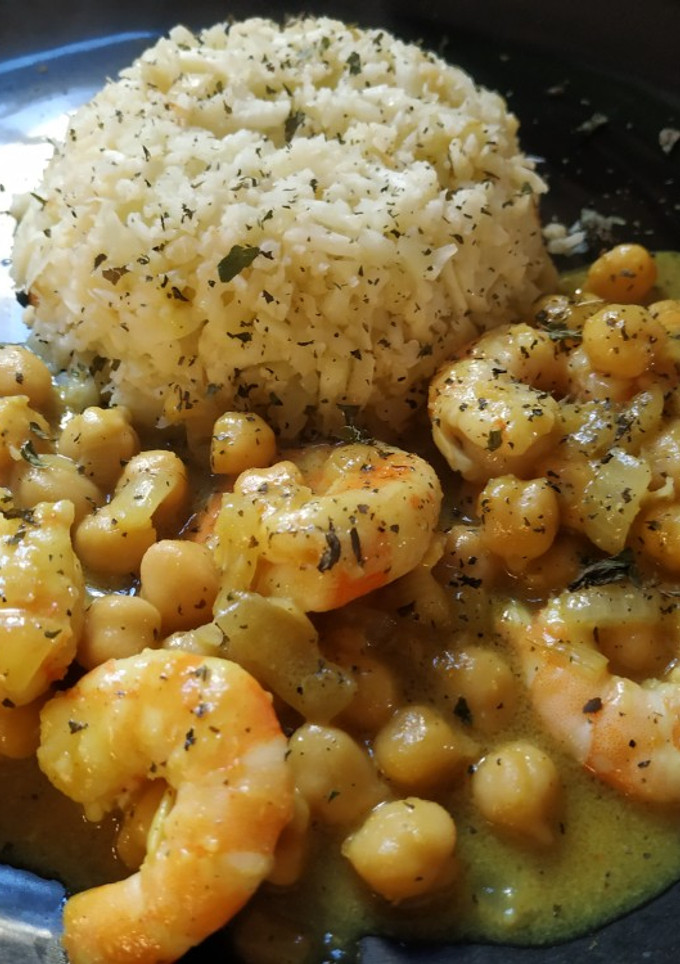 Una foto de Langostinos al curry con coliarroz