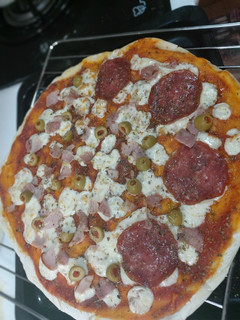 Una foto de Pizza masa gruesa crocante
