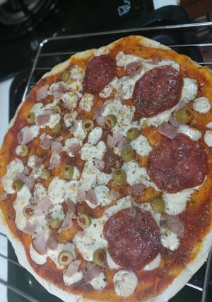 Una foto de Pizza masa gruesa crocante