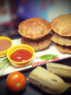 राॅ बनाना मसाला पूरी (Raw banana masala poori recipe in hindi) रेसिपी मुख्य फोटो