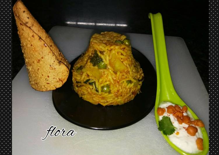 Recipe of Homemade Instant masala rice with curd &amp; papad