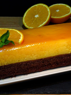 Una foto de Chocoflan de naranja y chocolate, un pastel diferente