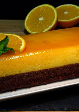 Una foto de Chocoflan de naranja y chocolate, un pastel diferente