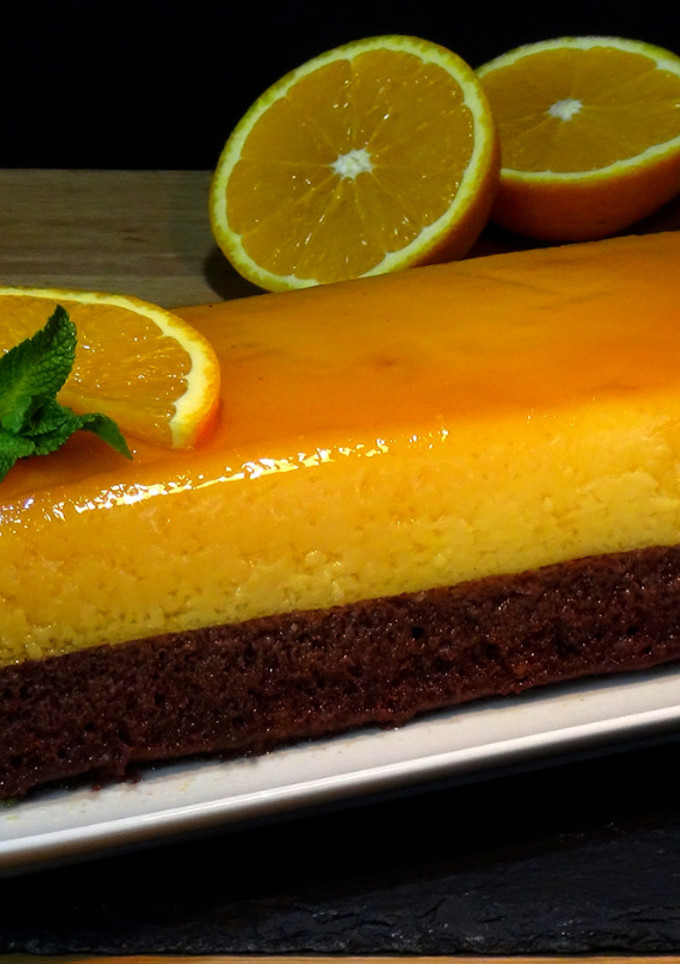 Una foto de Chocoflan de naranja y chocolate, un pastel diferente