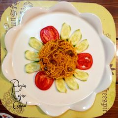 A picture of Persian pasta sauce.
