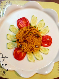 A picture of Persian pasta sauce.