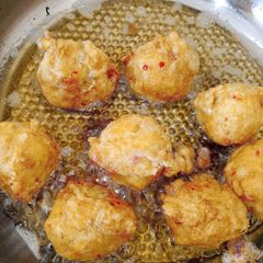 A picture of Yam balls.