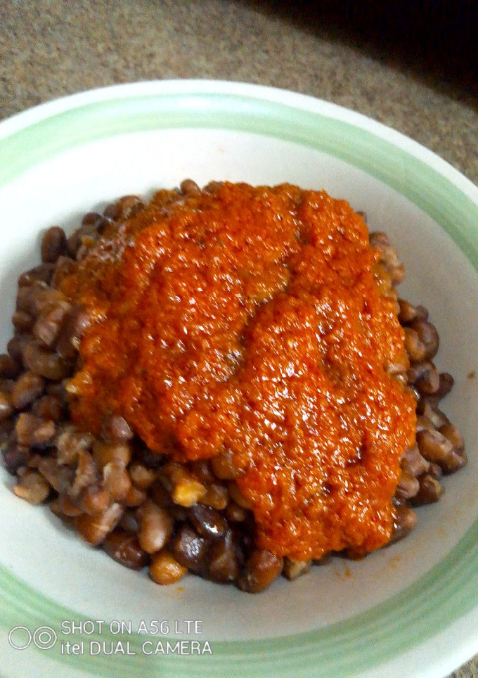 A picture of Beetcarrot paste Stew on Beans.
