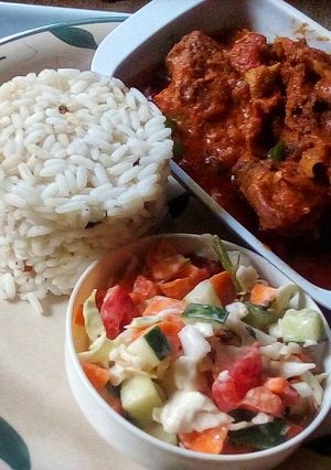 A picture of Chicken Chakalaka,white rice and Rainbow Salad.