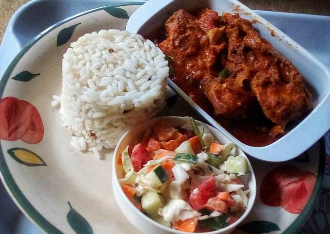 Chicken Chakalaka,white rice and Rainbow Salad