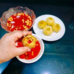 A picture of Strawberry Flavour Pani Puri.