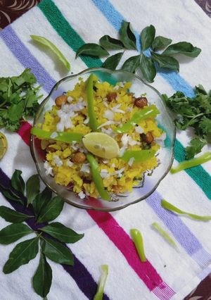 કાંદા પોહા (Kanda Poha Recipe In Gujarati) રેસીપી મુખ્ય ફોટો