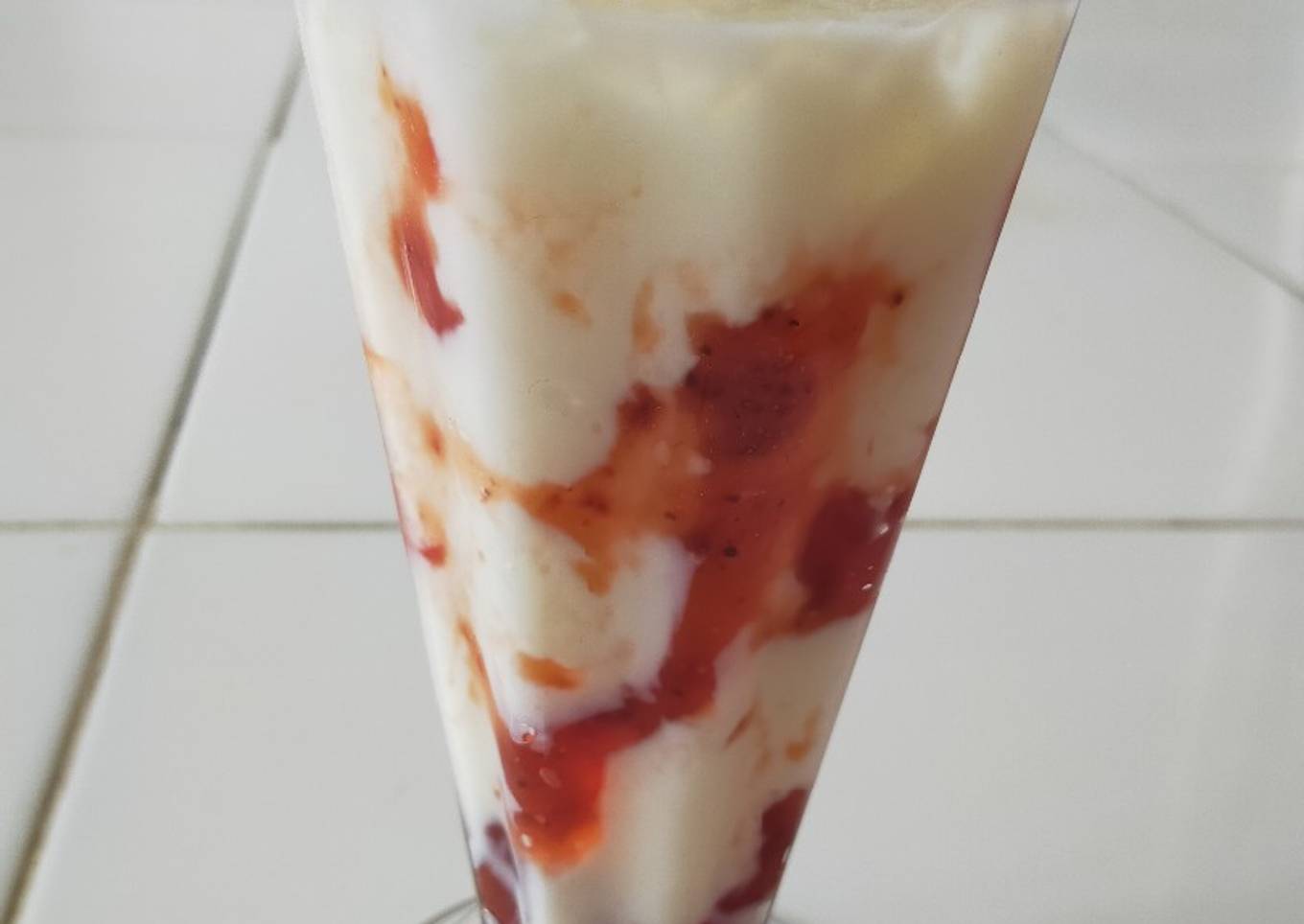 Korean Strawberry Milk Ice