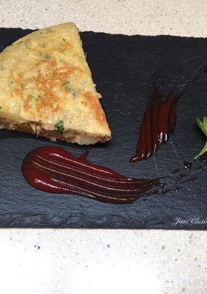 Foto principal de Tortilla de papas, atún y pimiento(Comida de aprovechamiento)