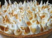 Una foto de tartas de merengue