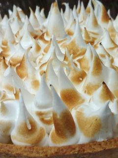 Una foto de Tarta de limón y merengue- Lemón pie