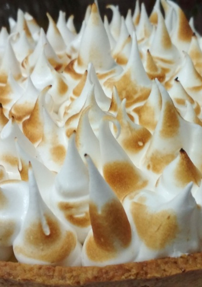 Una foto de Tarta de limón y merengue- Lemón pie